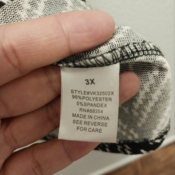 Adrienne Vittadini Flutter Sleeve Pullover Top Size 3X Black & White - Picture 6 of 8